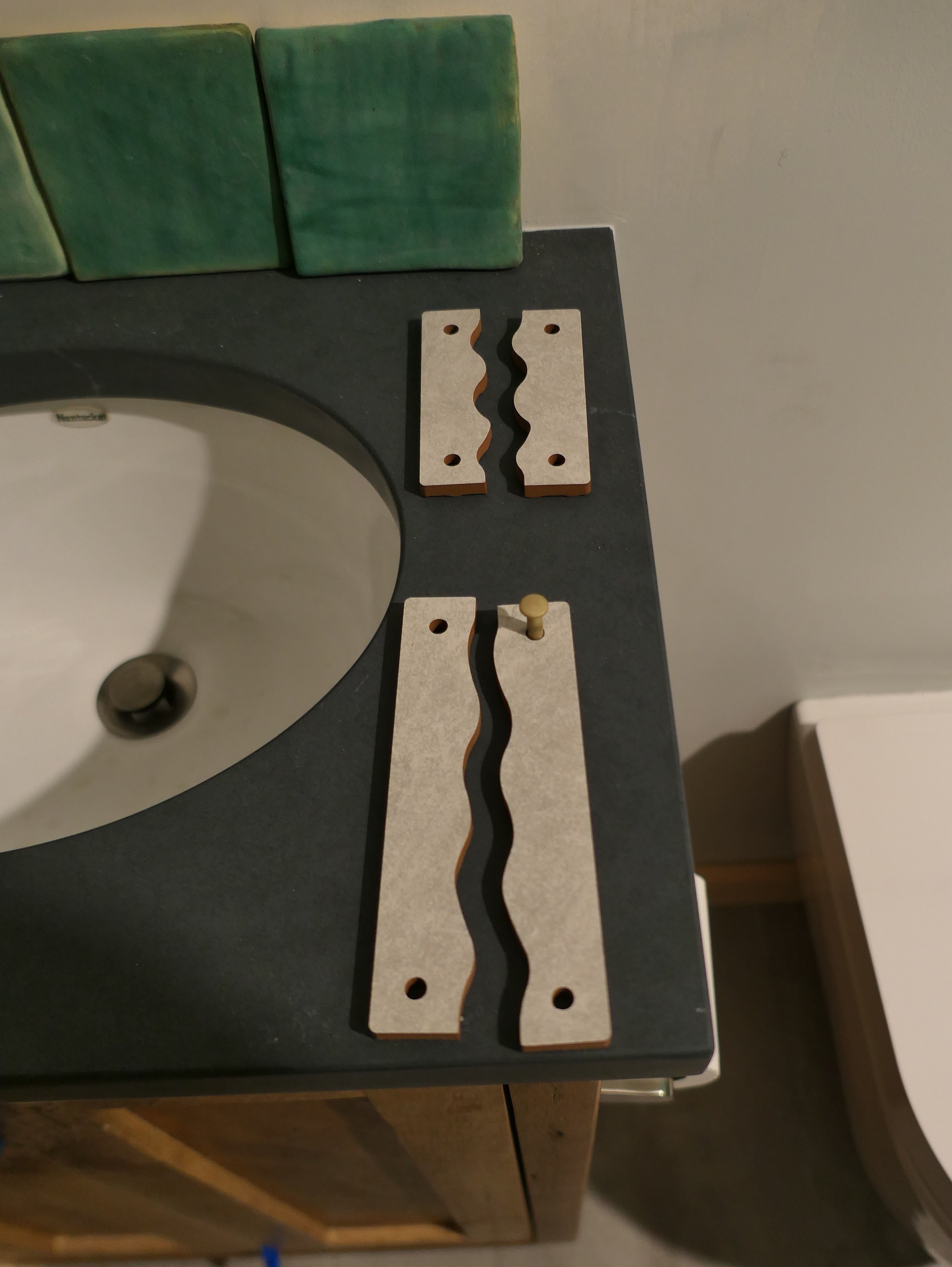 Pulls-on-Sink